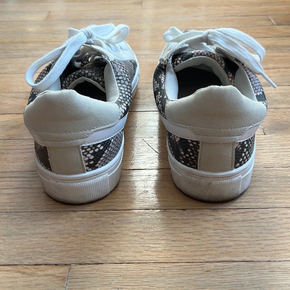 Universal Threads Sneakers - Picture 3 of 4